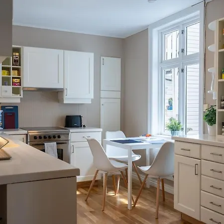 Big, Bright & Beautiful - With 6 Large Bedrooms * Μπέργκεν