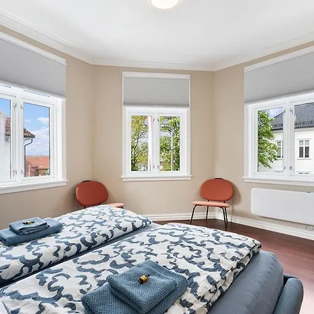Big, Bright & Beautiful - With 6 Large Bedrooms Μπέργκεν