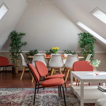 Big, Bright & Beautiful - With 6 Large Bedrooms Διαμέρισμα *