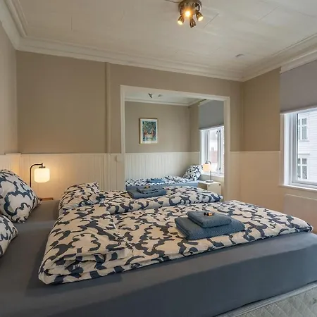 Big, Bright & Beautiful - With 6 Large Bedrooms