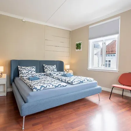 Big, Bright & Beautiful - With 6 Large Bedrooms Μπέργκεν