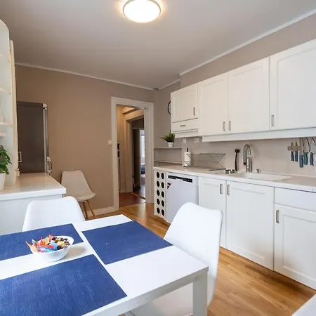 Big, Bright & Beautiful - With 6 Large Bedrooms Appartement *