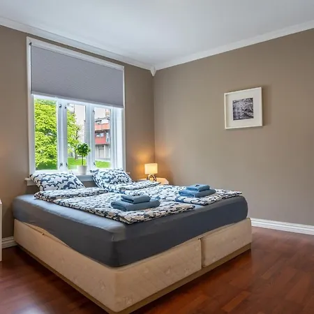 Big, Bright & Beautiful - With 6 Large Bedrooms Appartement