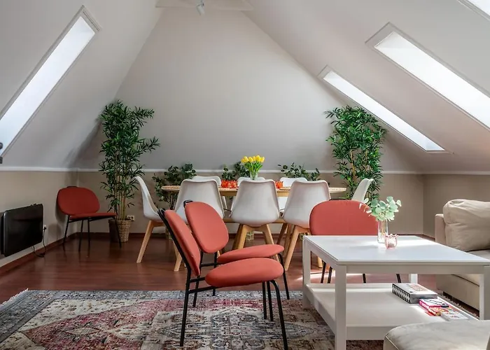 Big, Bright & Beautiful - With 6 Large Bedrooms Appartamento *