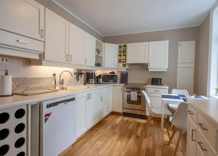 Big, Bright & Beautiful - With 6 Large Bedrooms Appartamento Bergen