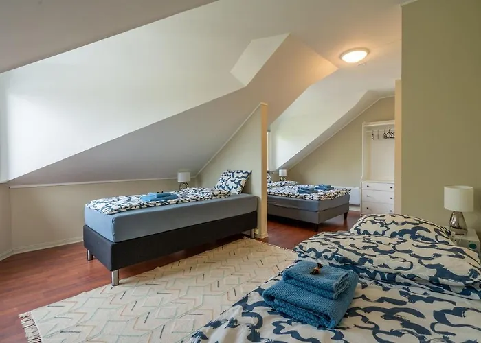 Big, Bright & Beautiful - With 6 Large Bedrooms