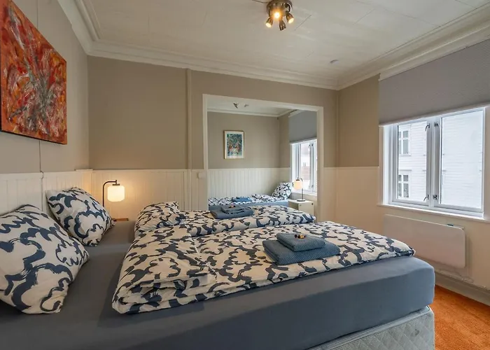 Big, Bright & Beautiful - With 6 Large Bedrooms