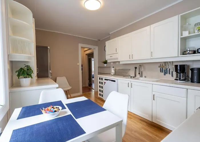 Big, Bright & Beautiful - With 6 Large Bedrooms 아파트 *